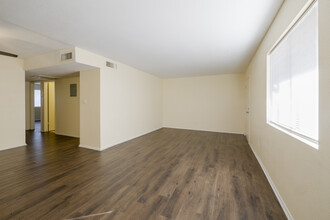 2516 W Augusta Ave in Phoenix, AZ - Foto de edificio - Interior Photo