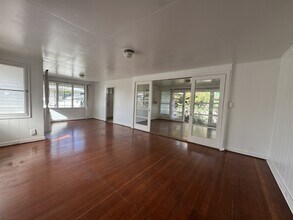 3040 Lakimau St in Honolulu, HI - Building Photo - Building Photo