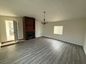 6521 Valley Ave in Inyokern, CA - Building Photo
