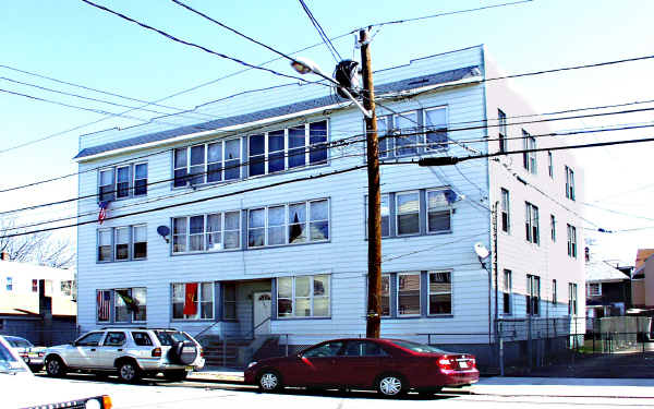 441-447 E 30th St in Paterson, NJ - Building Photo