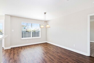 219 Almquist St in Hutto, TX - Foto de edificio - Building Photo