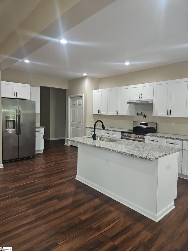 1505 E Saluda Lake Rd in Greenville, SC - Building Photo - Building Photo