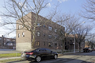 147-08 72nd Rd in Flushing, NY - Building Photo