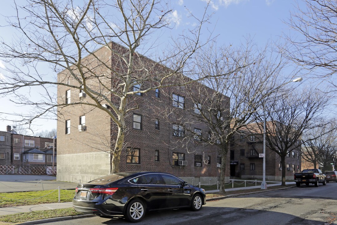 147-08 72nd Rd in Flushing, NY - Building Photo