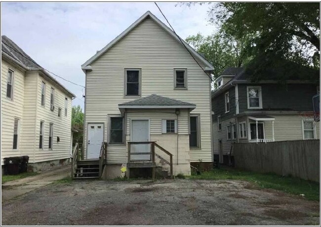1418 W Barker Ave in Peoria, IL - Building Photo - Building Photo