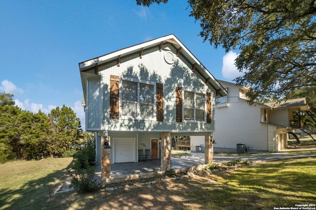 693 Riviera Dr in Canyon Lake, TX - Building Photo - Building Photo