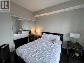 65 Bremner Blvd in Toronto, ON - Building Photo - Building Photo