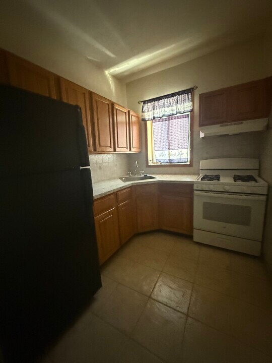 31 Bay 34th St, Unit 2 in Brooklyn, NY - Foto de edificio