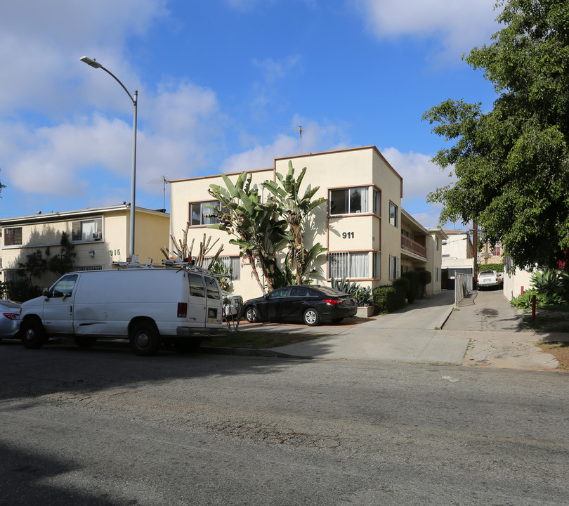 911 S Berendo St in Los Angeles, CA - Foto de edificio