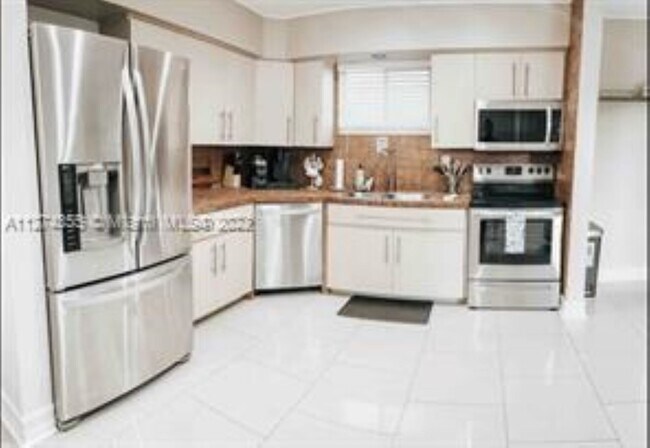 7750 NW 42nd St in Hollywood, FL - Building Photo - Building Photo