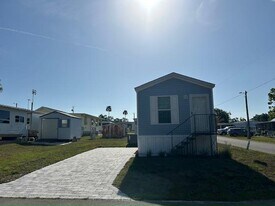 17031 US-301 in Dade City, FL - Building Photo