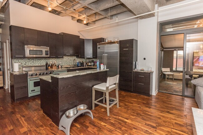 1503 S State St, Unit 306 in Chicago, IL - Building Photo - Building Photo