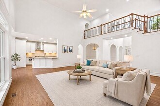 1158 Queensgate Dr SE, Unit Bowtie High-203 in Smyrna, GA - Building Photo - Building Photo