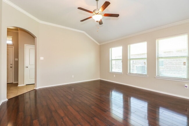 900 W Bend Blvd in Burleson, TX - Foto de edificio - Building Photo