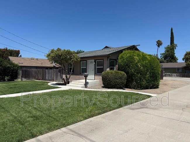 208 N Acacia Ave in Ripon, CA - Building Photo - Building Photo
