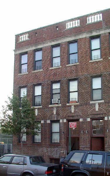 20 Scott Gadell Pl in Far Rockaway, NY - Building Photo