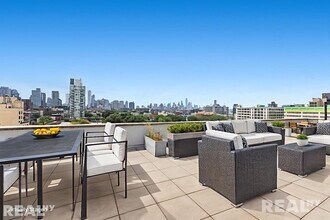 97 Grand St in Brooklyn, NY - Building Photo - Building Photo