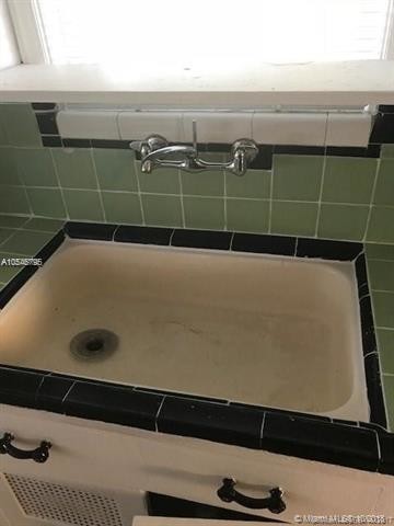 1725 Hayes St-Unit -1 in Hollywood, FL - Building Photo - Building Photo