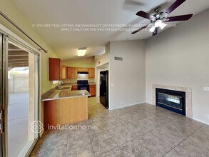 9030 W Windsor Ave in Phoenix, AZ - Foto de edificio - Building Photo