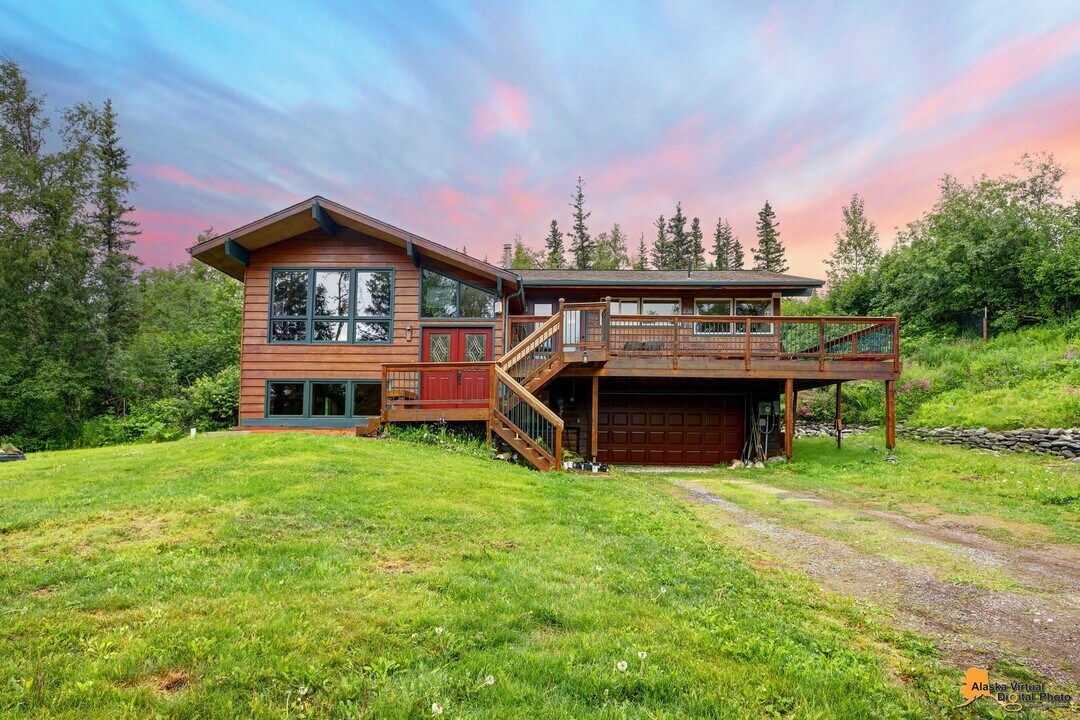 9361 Atelier Dr in Anchorage, AK - Building Photo