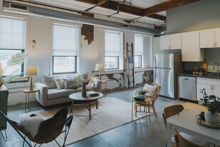 The Tudor in St. Louis, MO - Building Photo