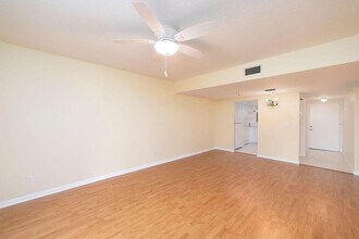 18081 SE Country Club Dr in Jupiter, FL - Building Photo - Building Photo