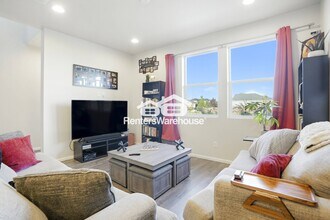 6521 N Dunkirk St in Denver, CO - Foto de edificio - Building Photo