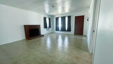 961 N Fruit Ave in Fresno, CA - Building Photo - Building Photo