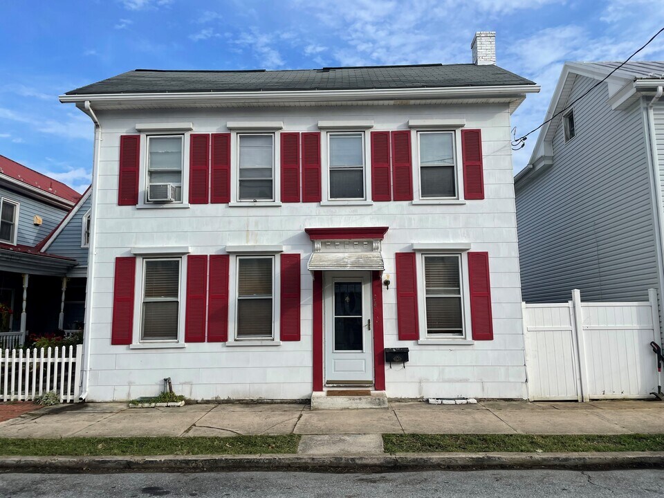 34 W Keller St in Mechanicsburg, PA - Building Photo