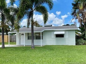 2387 SE Harrison St in Stuart, FL - Building Photo