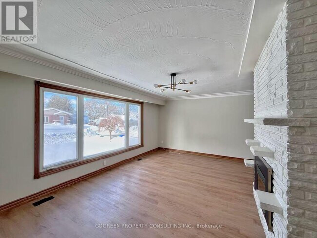 15 Valleyview Ave in East Gwillimbury, ON - Building Photo - Building Photo