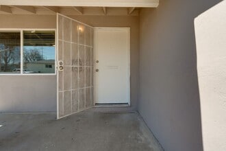 7726 Laurie Way in Sacramento, CA - Building Photo - Building Photo