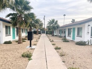 Remodeled one level apartments in Phoenix, AZ - Foto de edificio - Building Photo