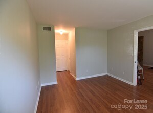 8220 Golf Ridge Dr in Charlotte, NC - Building Photo - Building Photo