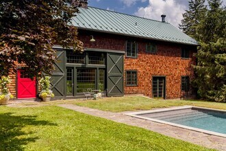 8 Old Killearn Rd in Millbrook, NY - Building Photo - Building Photo