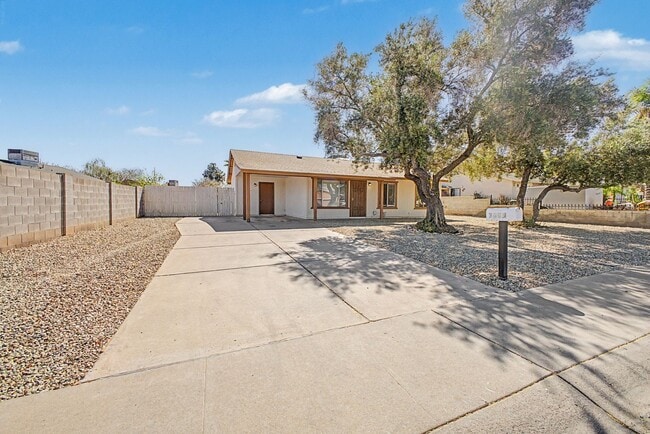 7409 S 46th St. in Phoenix, AZ - Building Photo - Building Photo
