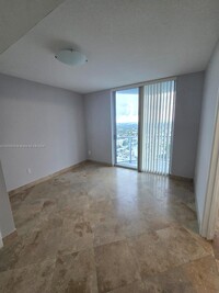 185 SW 7th St, Unit 4002 in Miami, FL - Building Photo - Building Photo