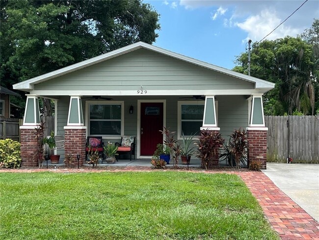 property at 929 E Shadowlawn Ave