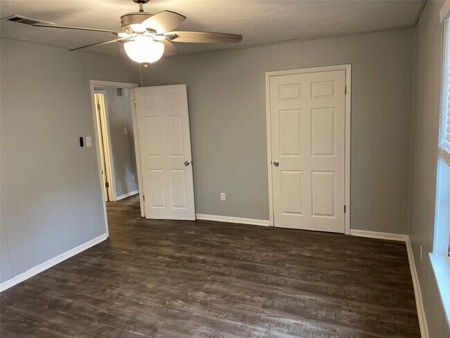 107 FM 834 in Daisetta, TX - Foto de edificio - Building Photo