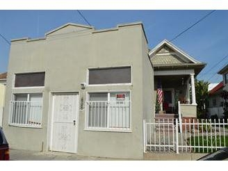 458 W 10th St in San Pedro, CA - Building Photo