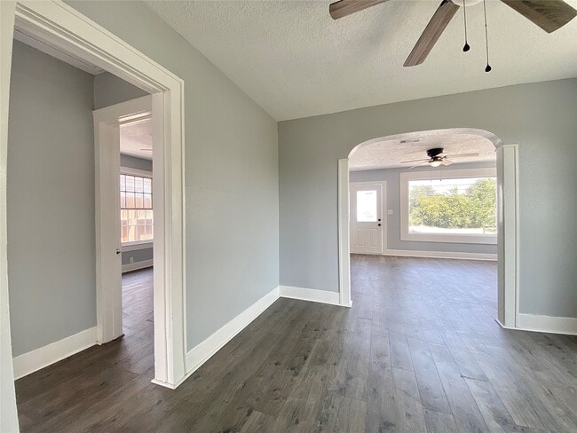 2371 Broadway St in Dickinson, TX - Foto de edificio - Building Photo