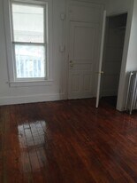 172 W Maple St in York, PA - Building Photo