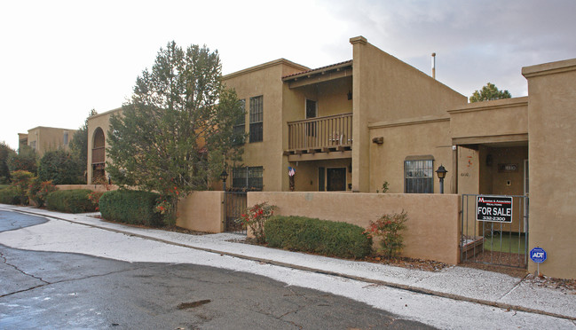 6110-6122 Gibson Blvd SE in Albuquerque, NM - Foto de edificio - Building Photo