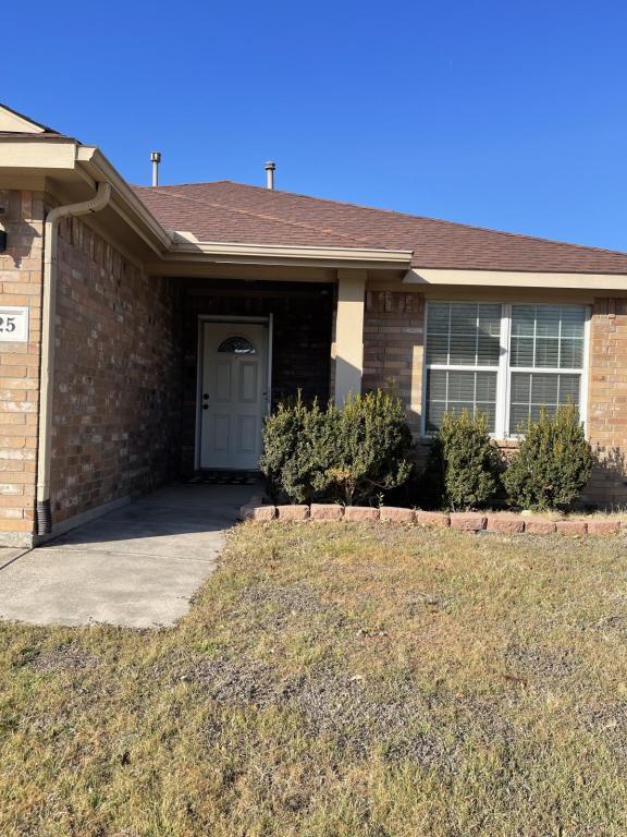 625 Hutchins Dr in Crowley, TX - Building Photo - Building Photo