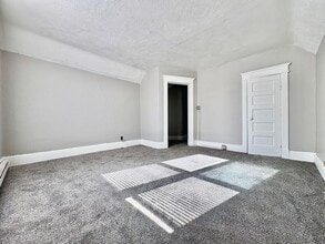 1033 Oak St in South Bend, IN - Building Photo - Building Photo