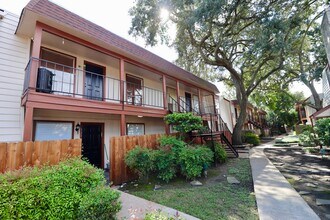 5929 Queensloch Dr in Houston, TX - Foto de edificio - Building Photo