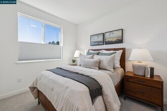 48 Riverbend Ln in Petaluma, CA - Building Photo - Building Photo