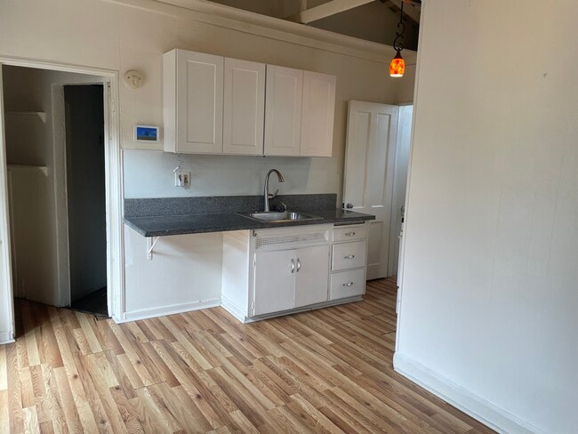 3554 Colonial Ave, Unit Small guesthouse in Los Angeles, CA - Building Photo - Building Photo