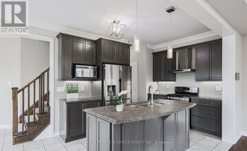 565 Edenbrook Hill Dr in Brampton, ON - Building Photo - Building Photo