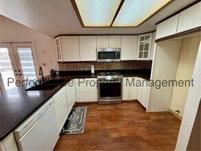 13213 Lynett Ct in Bakersfield, CA - Building Photo - Building Photo